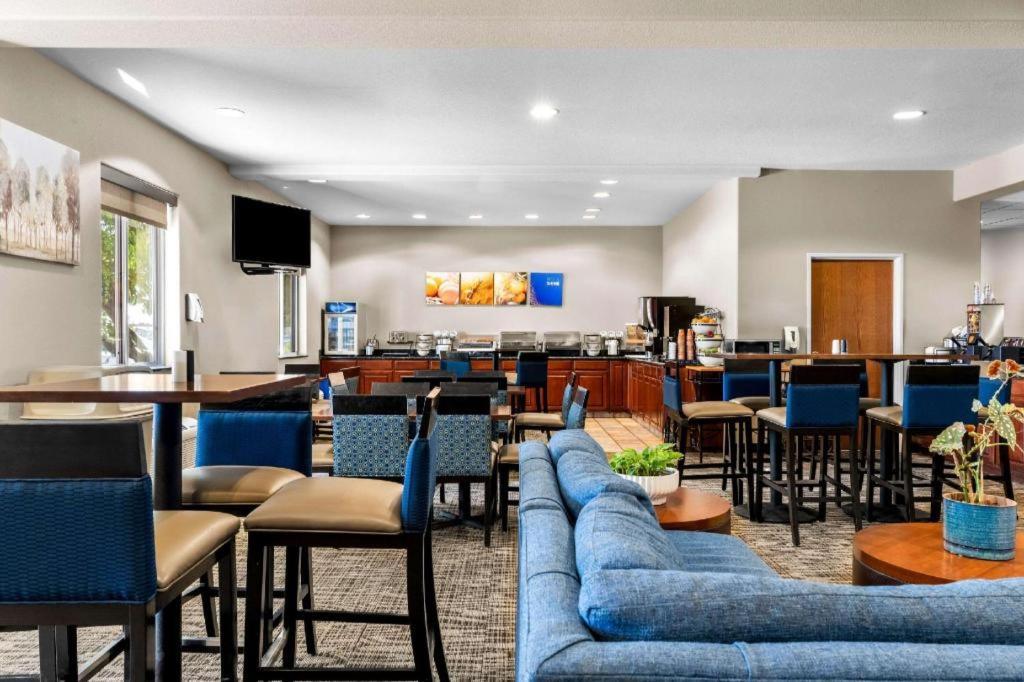 Comfort Inn & Suites Riverton Exterior photo